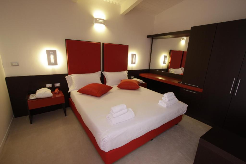 Hotel Paradise Airport Forlì Cameră foto